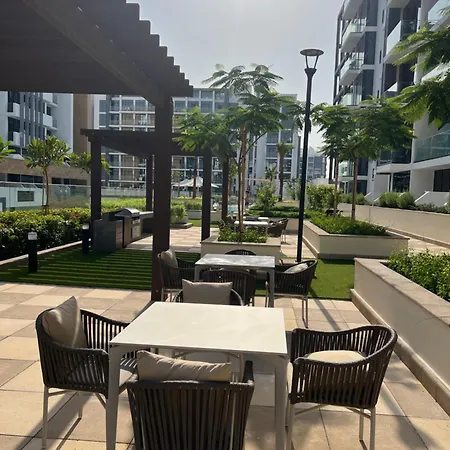 Luxury Studio Brand New With Highend Furnishings Dubai Exterior photo