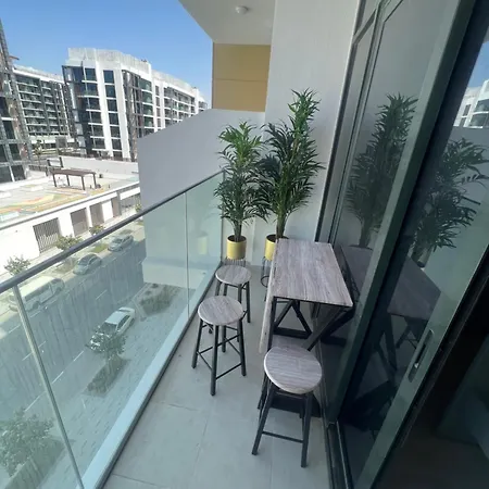 Luxury Studio Brand New With Highend Furnishings Dubai Exterior photo