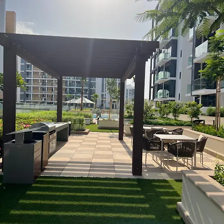 Luxury Studio Brand New With Highend Furnishings Dubai Exterior photo